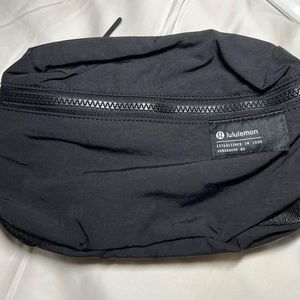 Lululemon Clean Lines - Belt bag Black NWT